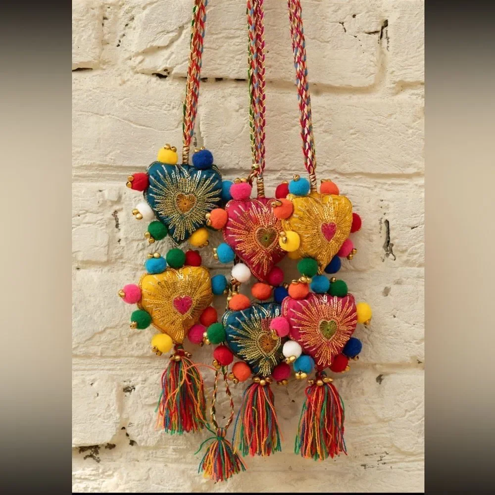 TABASSUM PAKISTANI DESIGNER HAND CRAFTED HAIR ACCESSORY PARANDA INDIAN BRIDAL